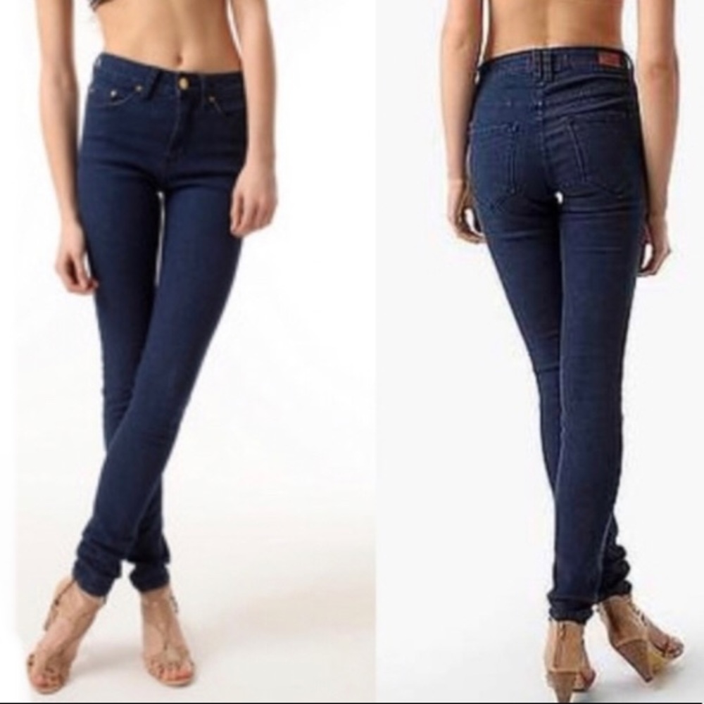 URBAN OUTFITTERS BDG DARK WASH SKINNY JEANS NWOT